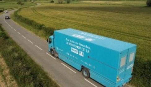 Camion bleu